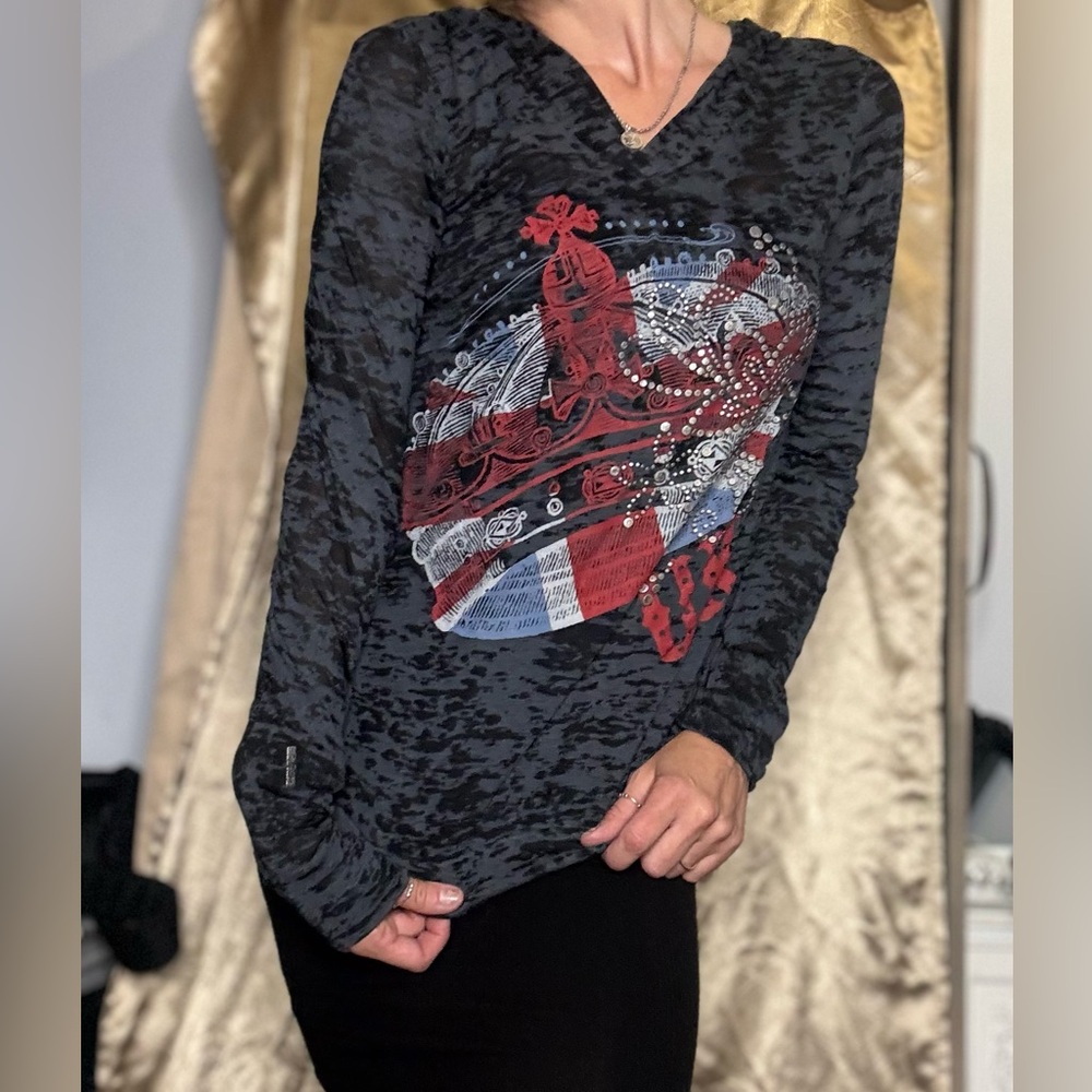 Small super comfy lightweight UK shirt with hood